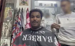 شاب بريطاني يسافر إلى المغرب لقصّ شعره بأقل تكلفة من الحلاقة في لندن!